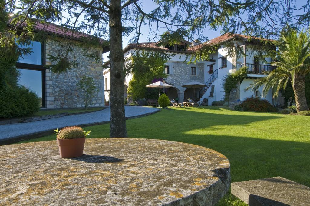 La Casona De Suesa Hotell Exteriör bild
