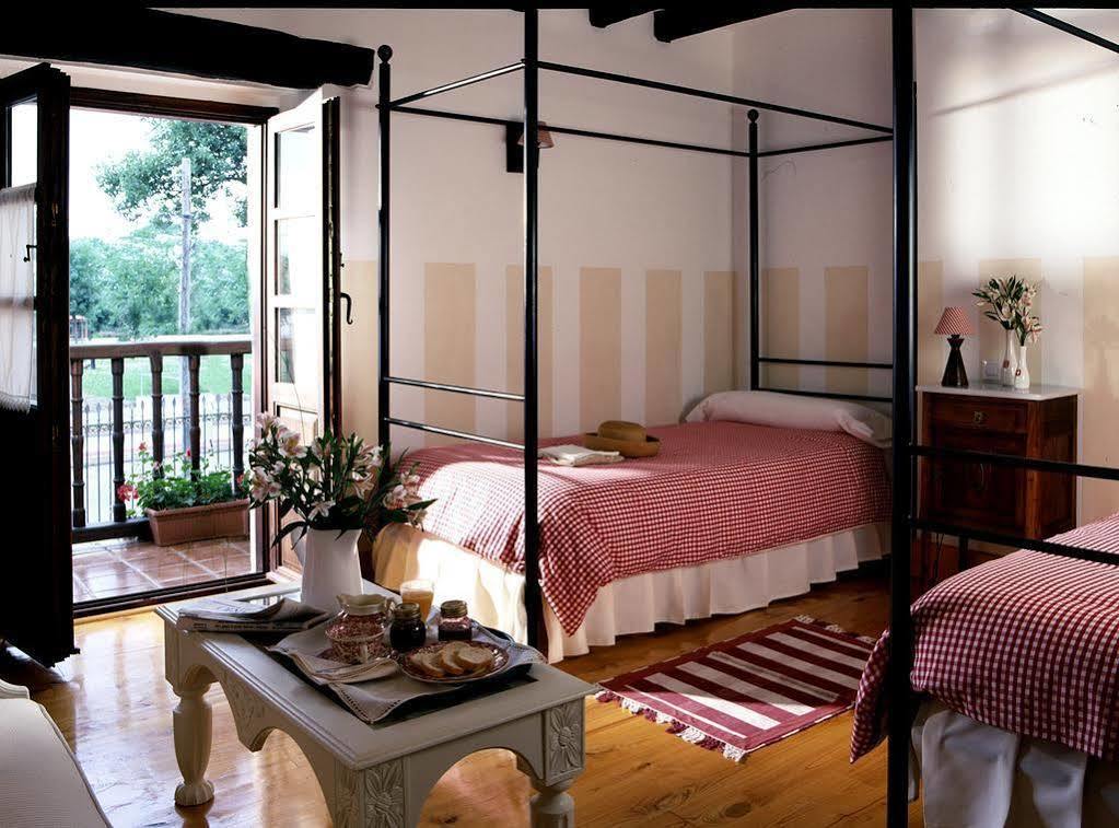 La Casona De Suesa Hotell Exteriör bild